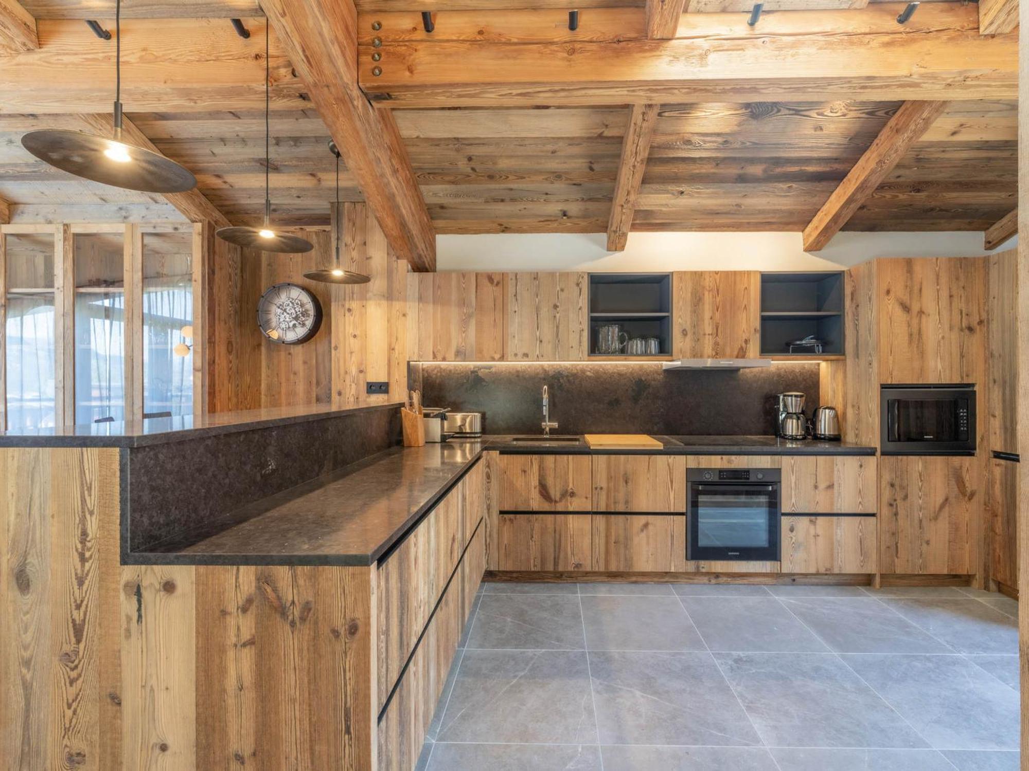 Familial Avec Et Sauna A Courchevel, Proche De La Telecabine Et Des Commodites. - Fr-1-568-36 Chalet *