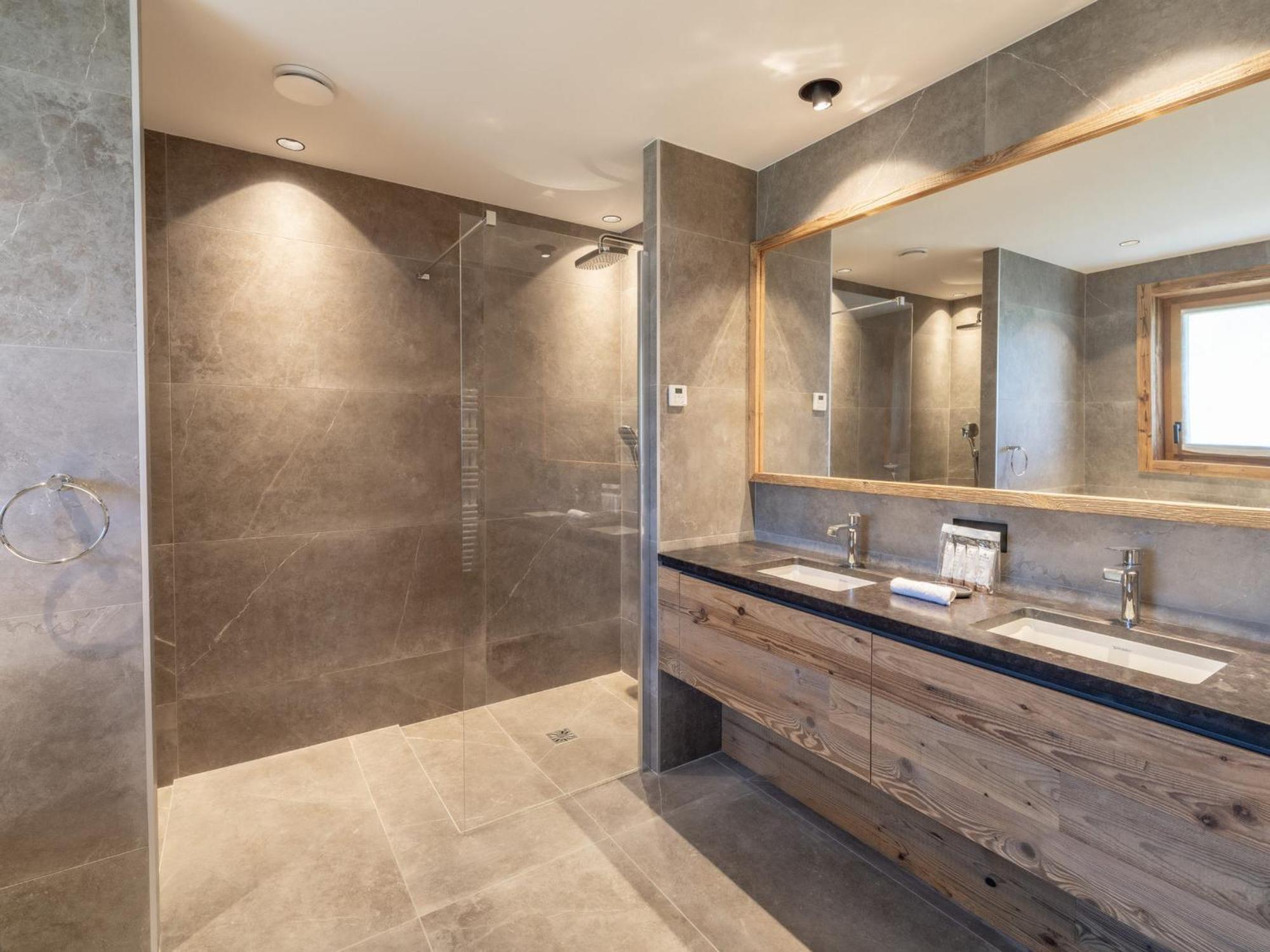 Familial Avec Et Sauna A Courchevel, Proche De La Telecabine Et Des Commodites. - Fr-1-568-36 Chalet *